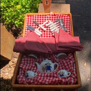 Madeleine picnic tea set.